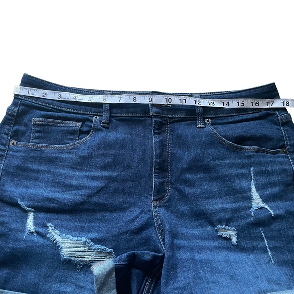 Universal Thread High Rise Midi Distressed Denim Jean Shorts Sz 14 - Picture 6 of 7